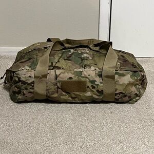SOE medium clothing bag duffel with patches multi cam